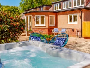 Peaceful private hot tub | Wagtails, Langford Budville, near Wellington