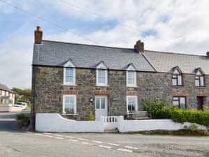 Delightful traditional Welsh cottage  | Preswylfa, Trefin, near St Davids