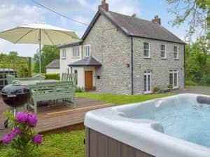 Stunning property with relaxing private hot tub | Tan Y Castell, Llanmill, near Narberth