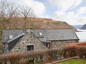Charming Hebridean cottage overlooking Loch Portree | Cornucopia, Portree