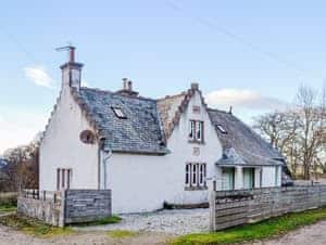 Delightful whitewashed cottage in the North East of Scotland | Dairy Cottage, Whitehouse, near Alford