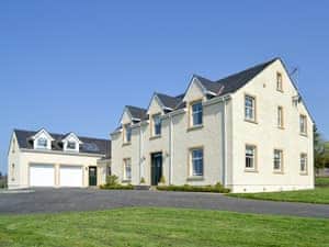 Lovely detached holiday property | Yonderton House - Yonderton Farm, Dalrymple, near Ayr