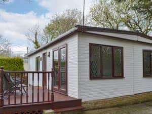 Charming property | Josnor Chalet, Benllech