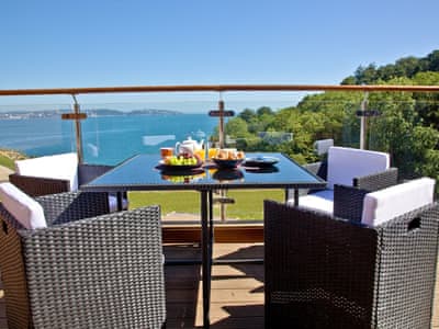 Sitting-out-area | Puffin 2 - The Cove, Brixham