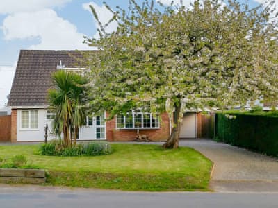 Exterior | Dinsel, Upton
