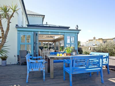 Sitting-out-area | Headland Views, Newquay