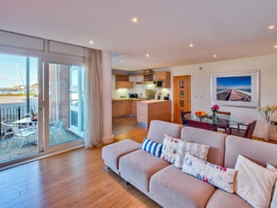Open plan living space | 28 Marinus Apartments, Cowes