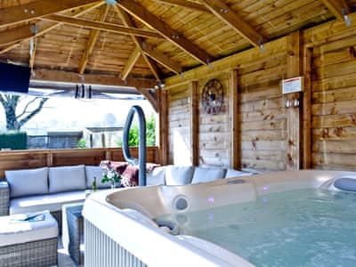 Hot tub | Sunny Parkside, Paignton