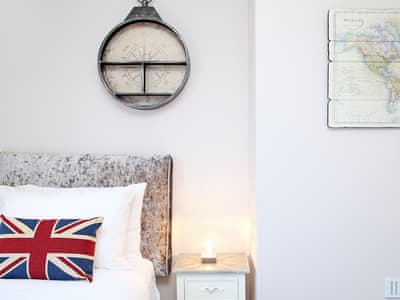 Twin bedroom | Skyfall, Canterbury