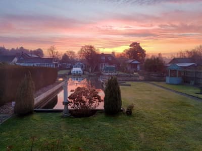 Delightful garden with access to the river | The Willows, Hoveton, near Wroxham