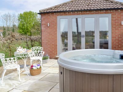 Charming holiday home with hot tub on the patio | Hare’s Home - Thursford Holidays, Thursford, near Fakenham
