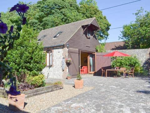 Charming Grade II listed flint barn conversion | Darwin Cottage, Jevington