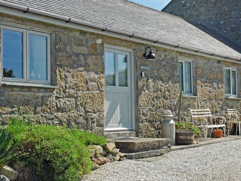 Wonderful single-storey barn | Robin&rsquo;s Nest, Kerrow Farm, Sennen