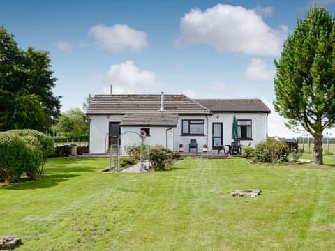 Charming detached cottage set in enclosed gardens with stunning views over open countryside | Brae Cottage, Mabie, near Dumfries