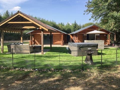 Charming holiday lodge | The Retreat at Deer Park Farm, Babcary, near Somerton