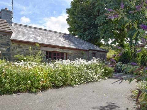 Attractive holiday home | Yr Hen Efail, Fishguard