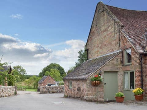 Lovely Derbyshire holiday cottage on the edge of the Peak District | Jasmine Cottage - Brookfarm Cottages, Middle Mayfield, near Ashbourne