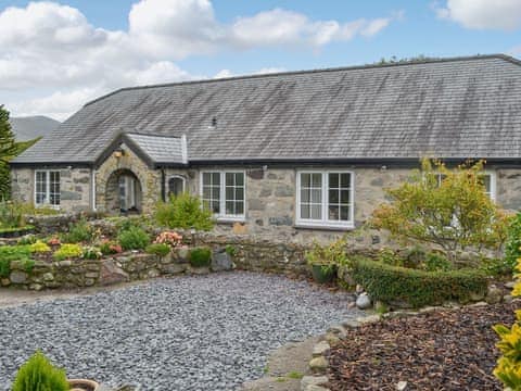 Delightful holiday home | Tryfan - The Woollen Mill, Penygroes, near Caernarfon