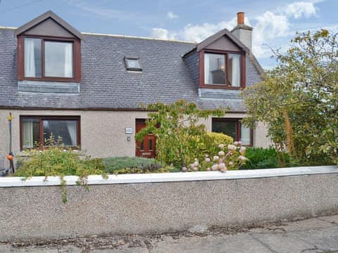 Beautiful seaside holiday cottage | Seashell Cottage, Fishertown, Nairn