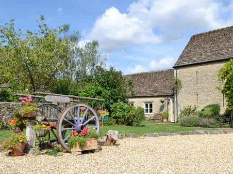 Attractive holiday home | La Caleche - Manor Farm Barns, Tarlton, Cirencester