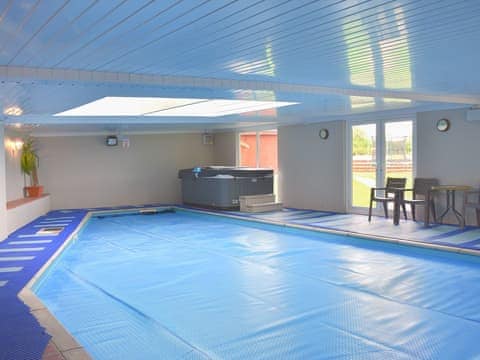 Indoor heated swimming pool and hot tub | Ashdene Cottage, South Marston