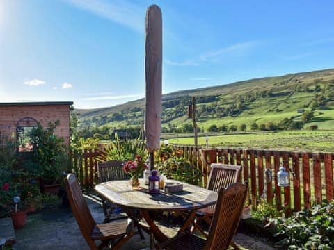 Outdoor dining area with views of the countryside | Mystified Bungalow, Bishopdale, near Leyburn