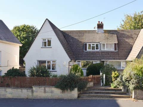 Lovely semi-detached holiday property  | Sea Breezes, Totland