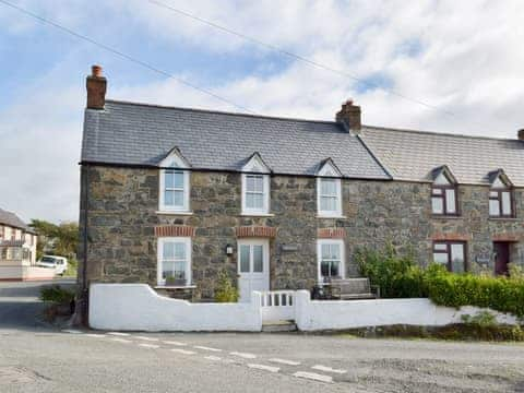 Delightful traditional Welsh cottage  | Preswylfa, Trefin, near St Davids