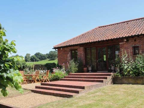 Peaceful and quiet barn set in it&rsquo;s own grounds | Elmtree Barn, Skeyton, near North Walsham