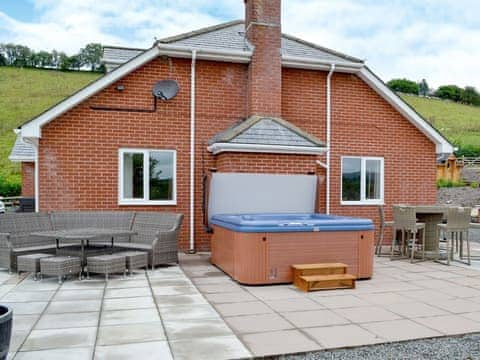 Stunning holiday home with private hot tub | Castle View, Llananno, near Llandrindod Wells