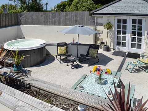 Relaxing hot tub | Bowji, Numphra, near Penzance