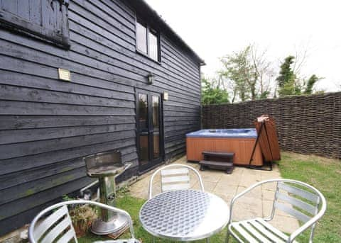 Hot tub | The Cart Lodge - Manor Farm Cottages, Uggeshall, near Southwold