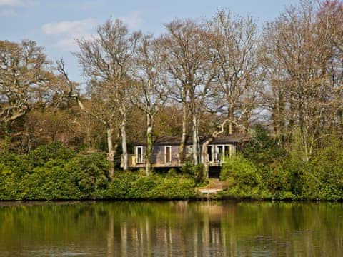 Stunning wooded lakeside location | Great Combe Lodge - Indio Lake, Bovey Tracey