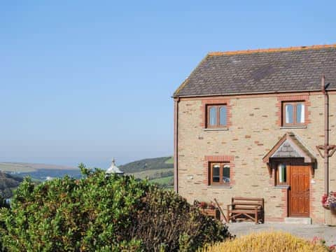 Charming Cornish holiday cottage | Porth View - Higher Lanvean Farm, St Mawgan, near Newquay