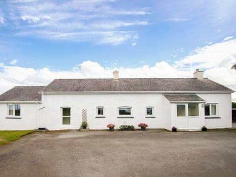 Spacious holiday property set on a working farm | Y Ddol, Pontrug, near Caernarfon