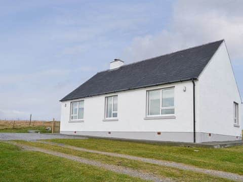 Delightful Hebridean holiday cottage overlooking the coast | West Kilbride, Near Lochboisdale