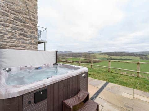 Private hot tub for 6 | Ysgubor, Pwllglas, near Ruthin