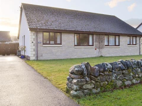 Charming semi-detached holiday home | Coiltie Cottage, Drumnadrochit, near Inverness