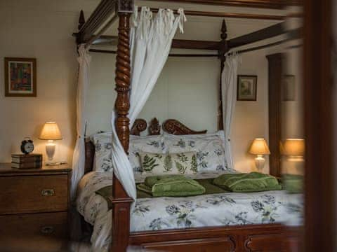 Four Poster bedroom | Home Farm, Lenham