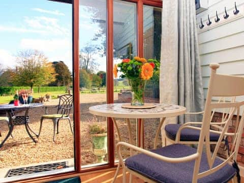 Sun room | Alpaca Cottage, Frampton