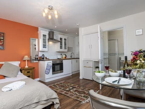 Inviting studio apartment  | The Seashell - Harbour Lights, Brixham