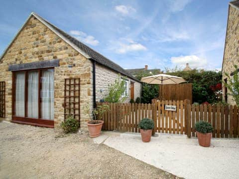 Exterior | Grooms Cottage, Near Stow-on-the-Wold