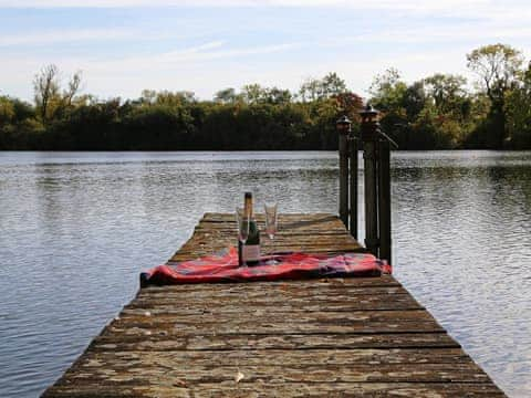 Lakeside view | Coot Lake House, Cotswold Lakes