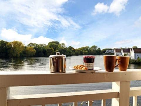 View | Ruddy Duck Lake House, Cotswold Lakes