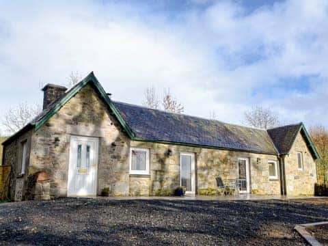 Beautifully modernised, detached stone-built cottage | The Old Inverchroskie Kennels - Inverchroskie, Enochdhu, near Pitlochry