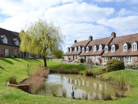 Exterior and grounds | High Tide, Binfield, near Newport