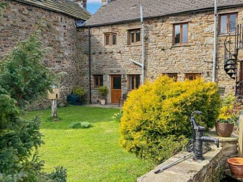 Wonderful stone-built holiday home | 1 Kernot Court, Reeth