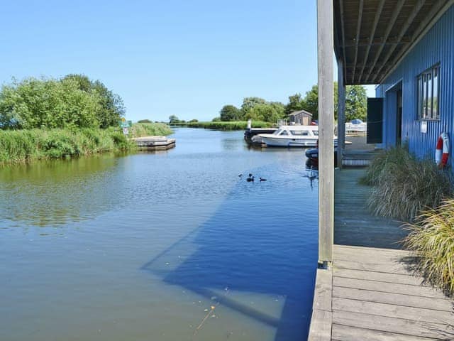 Lovely waterfront property | Ferry Cottage - Martham Ferry Boat Yard, Martham