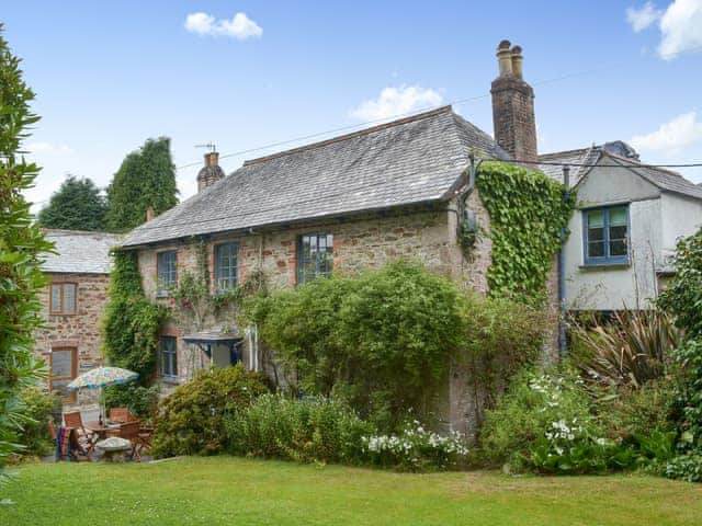 Lovely detached property is perfect for a families  | The Farmhouse - Lanwithan Cottages, Lostwithiel