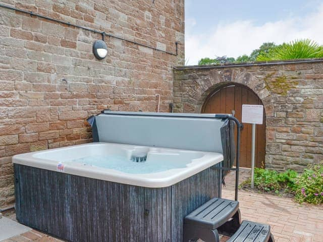 Luxurious hot tub | Garth House - Garth Studio - Garth House , Carlisle